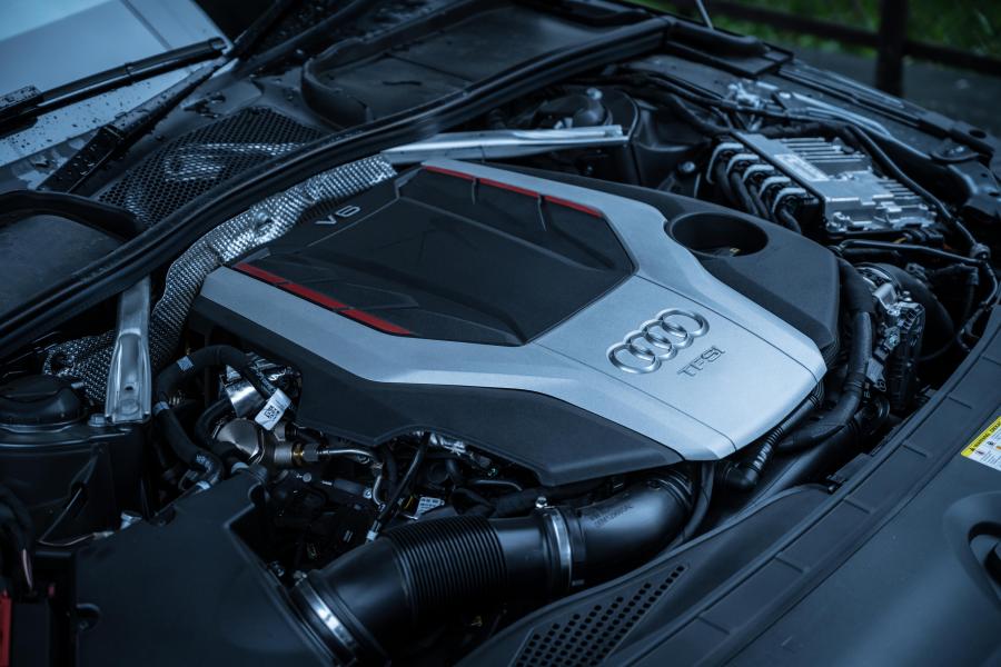 Моторный отсек Audi S4 Avant (B9) 2019 года  (JP) (фото 19 из 21)